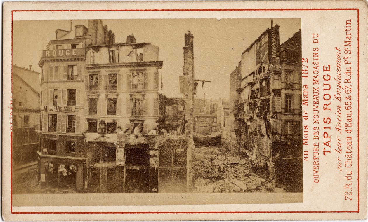 Comuna de París (1871): apertura de los grandes almacenes del Carpet Rouge, una tarjeta publicitaria que muestra el edificio un año antes, en ruinas durante la Comuna. de Unbekannt