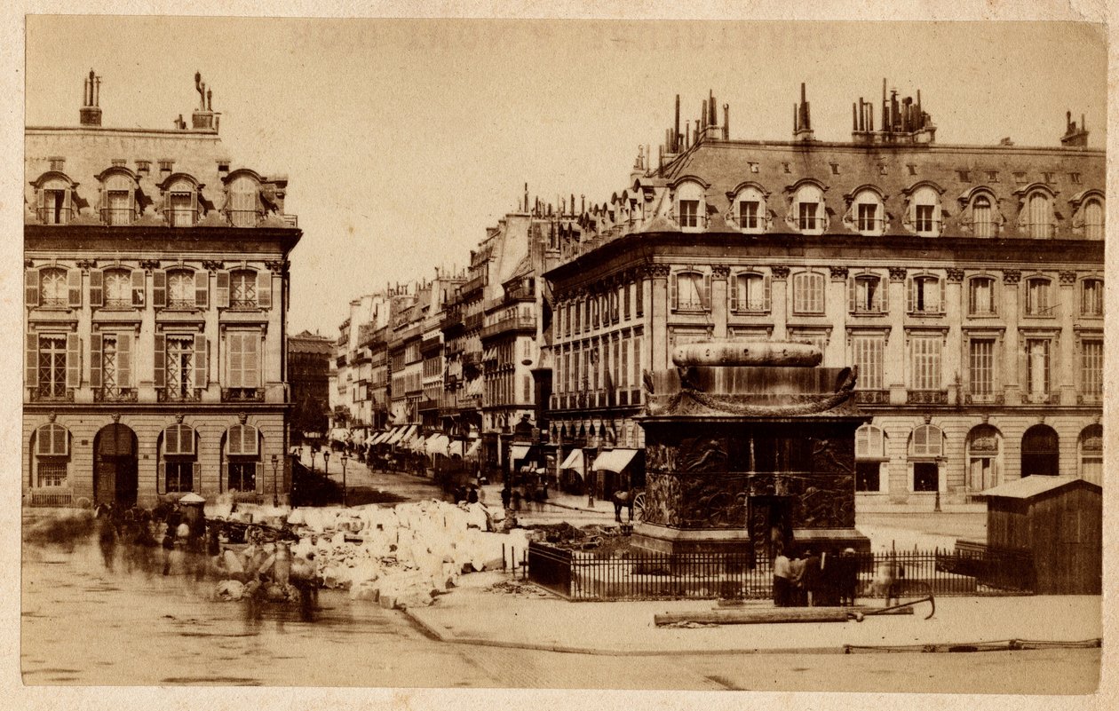 Comuna de París (1871) vista desde Place Vendome con la columna destruida de Unbekannt