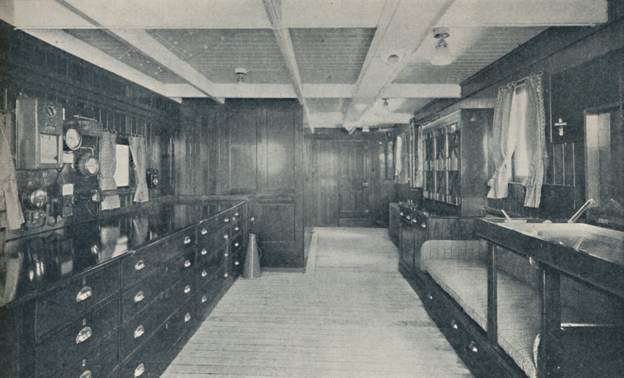 Centro de control del Empress of Britain, sala de cartas y timonera, 1936 de Unbekannt