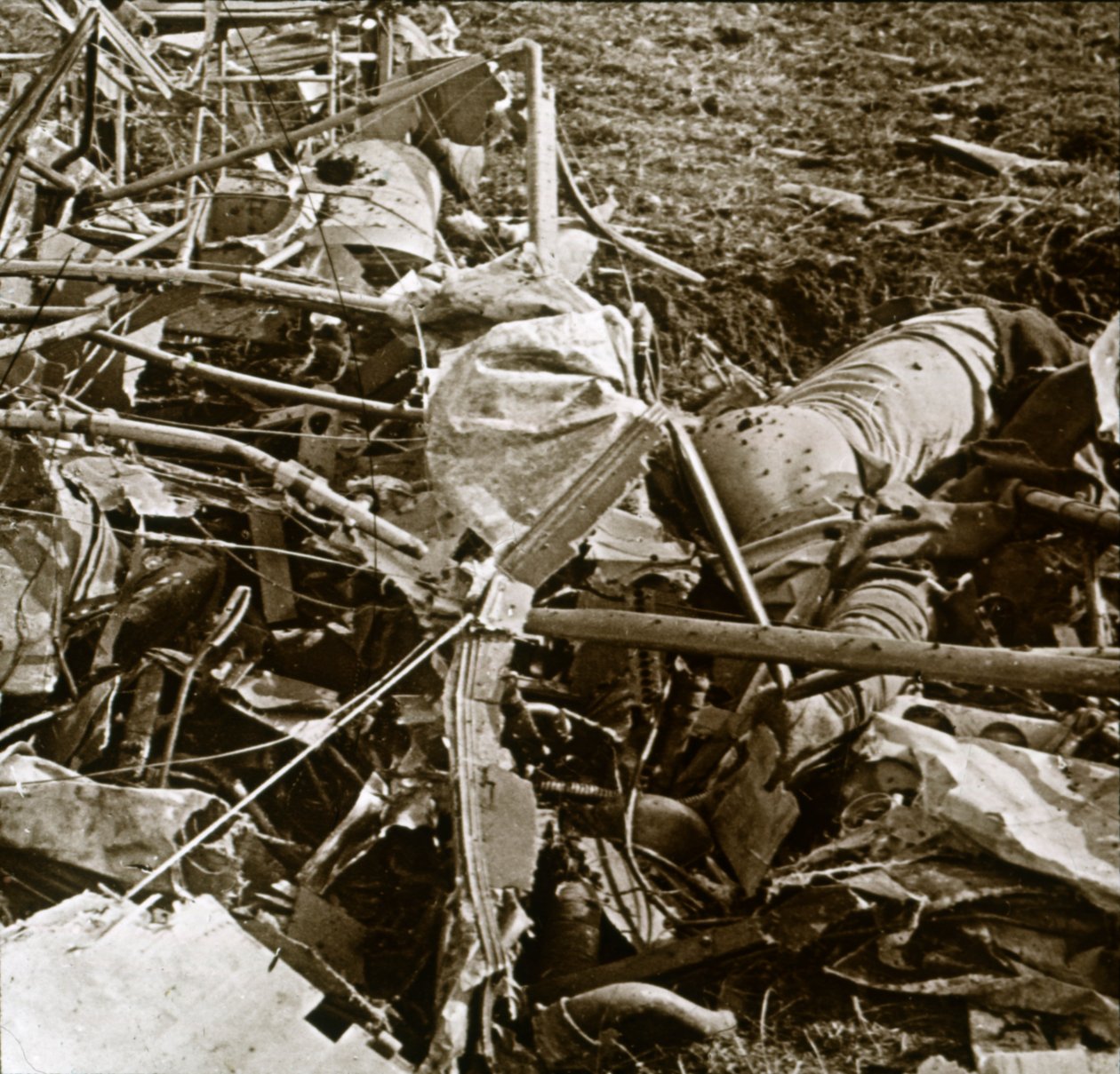 Avión estrellado, Aisne, Francia, c1914-c1918 de Unbekannt