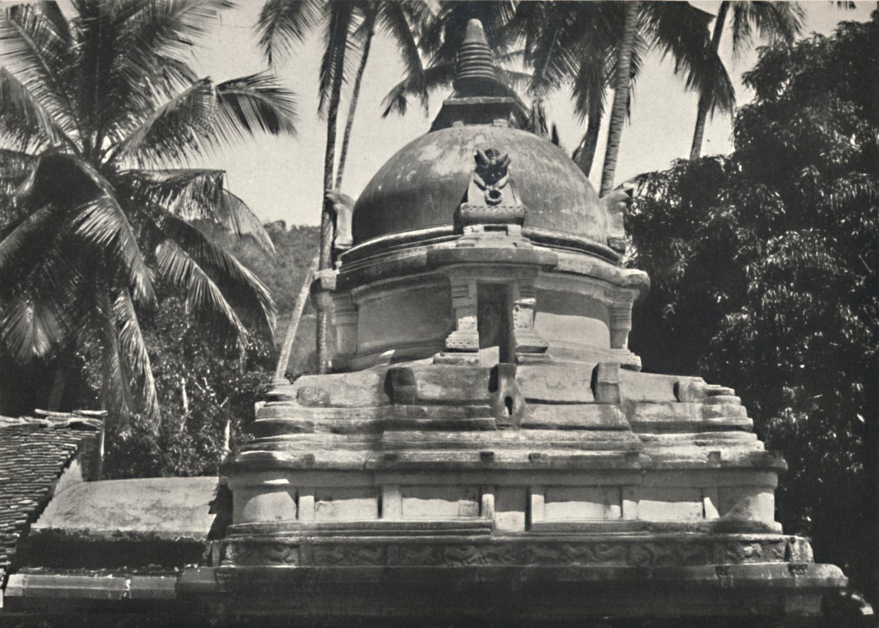 Dagoba en el Templo del Diente Sagrado en Kandy, 1926 de Unbekannt