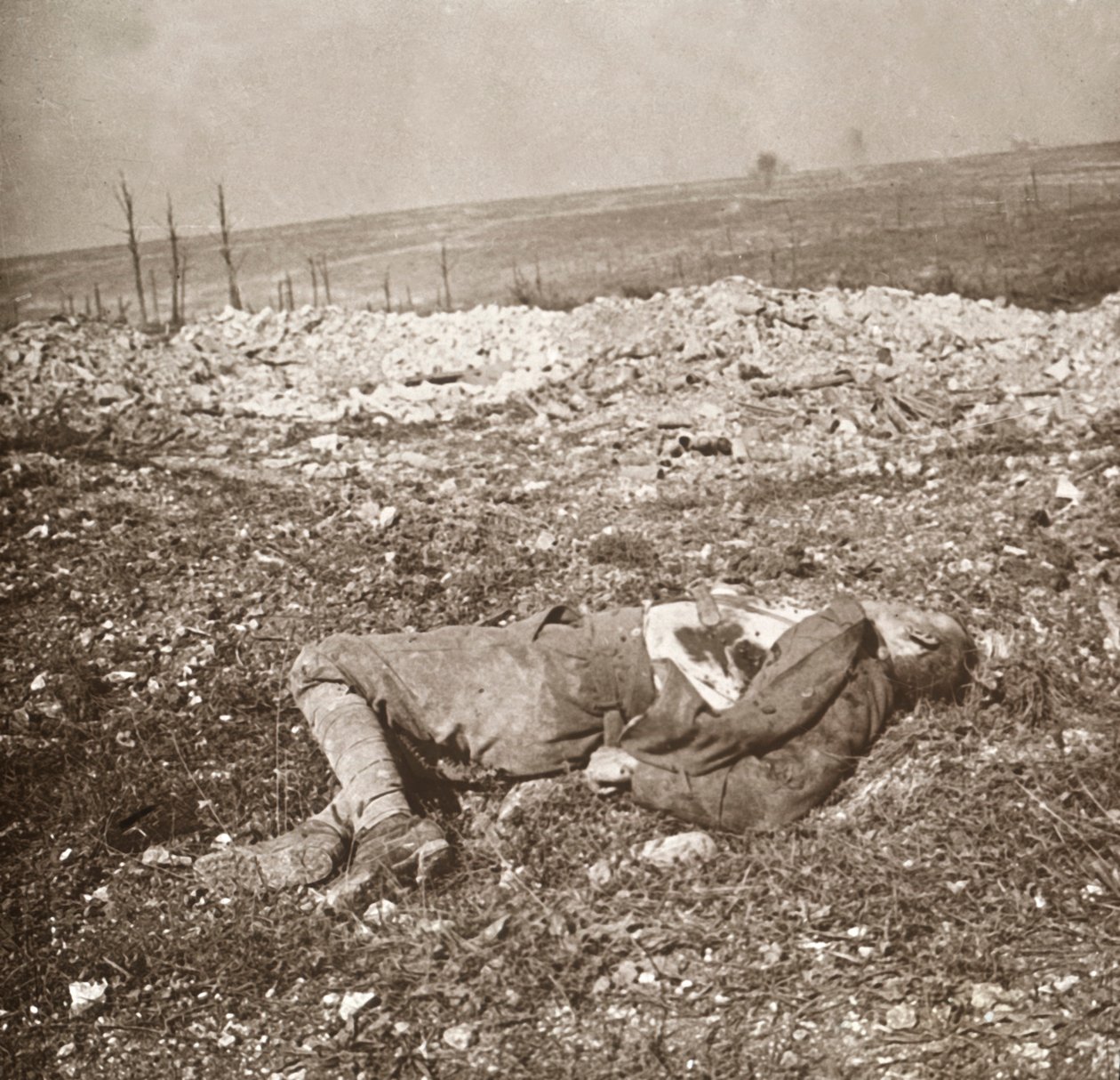 Soldado alemán muerto, Verdún, norte de Francia, c1914-c1918 de Unbekannt