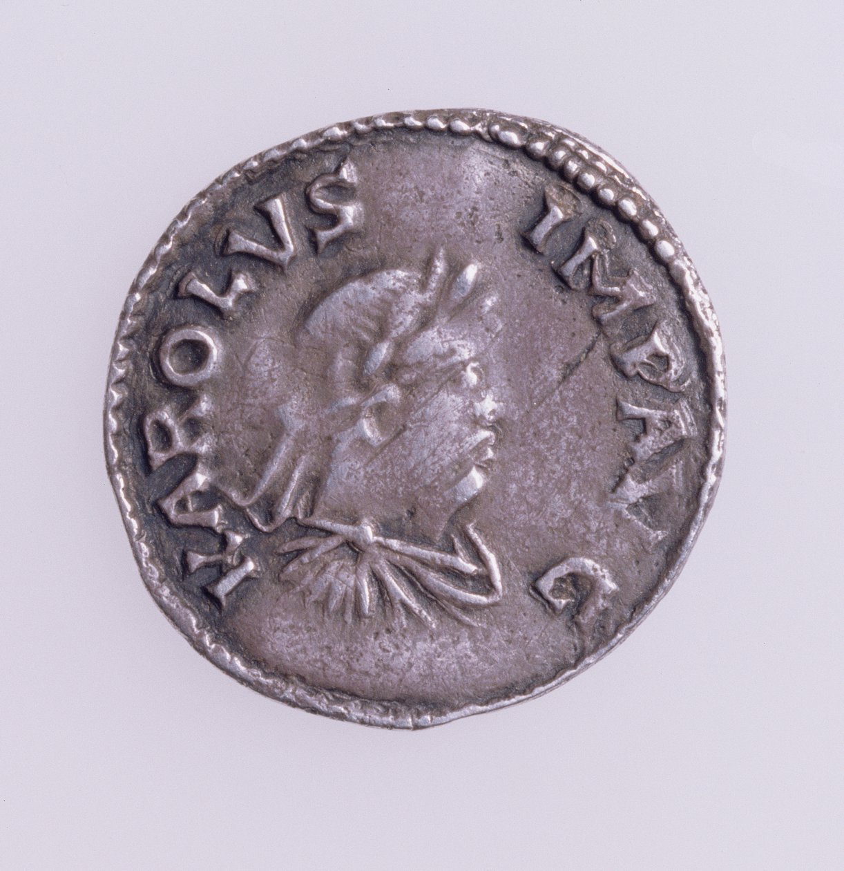 Denier de Carlomagno (742-814) anverso mostrando un retrato de Carlomagno, menta de Quentovic 768-814 de Unbekannt