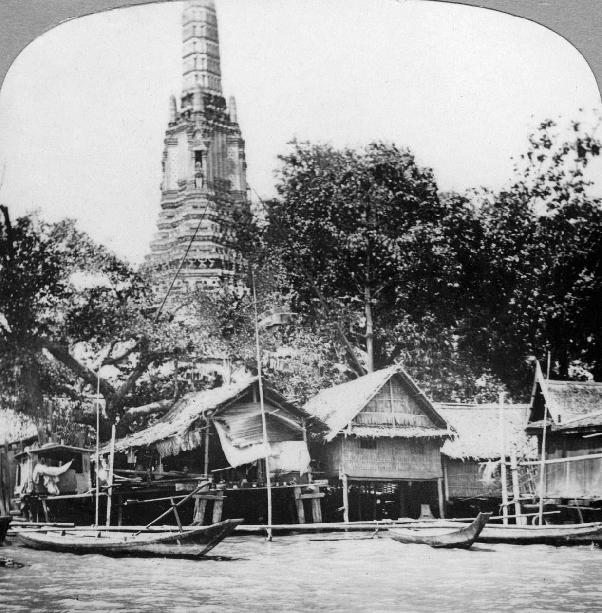 Dhows y casas en el río Chao Phraya, Bangkok, Tailandia, años 1900 de Unbekannt