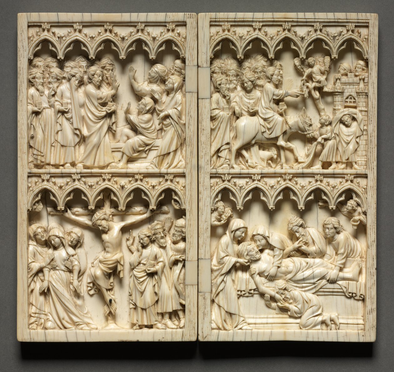 Díptico con escenas de la vida de Cristo ala izquierda: Resurrección de Lázaro y Crucifixión, c. 135 de Unbekannt