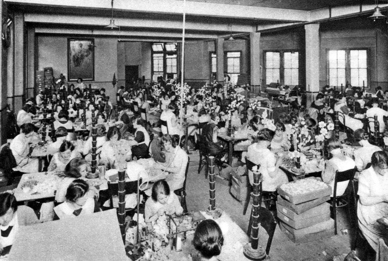 Niñas discapacitadas trabajando en la Misión Cristiana de Niñas de Berros y Flores, Londres, 1926-1927 de Unbekannt