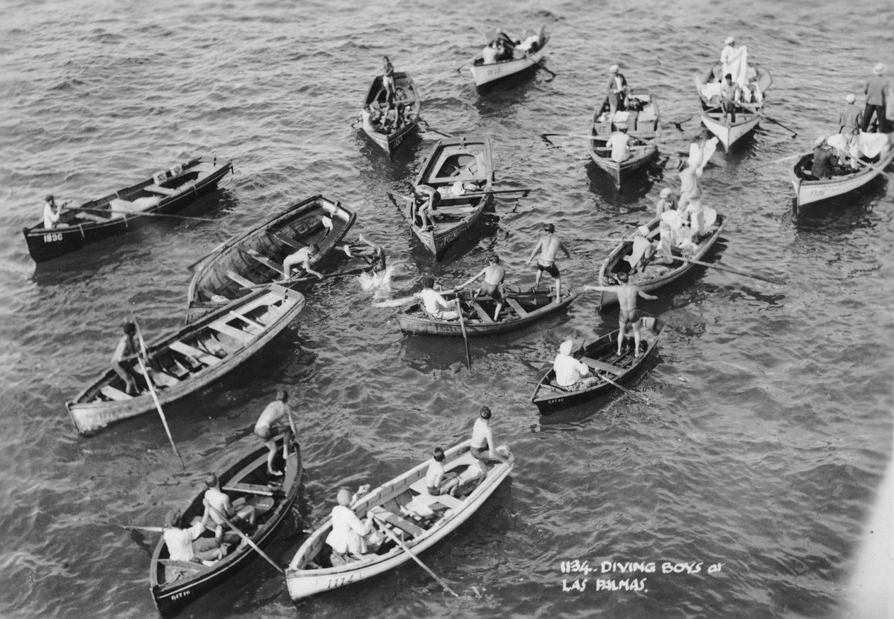 Niños buceando en Las Palmas, Gran Canaria, Islas Canarias, España, siglo XX de Unbekannt