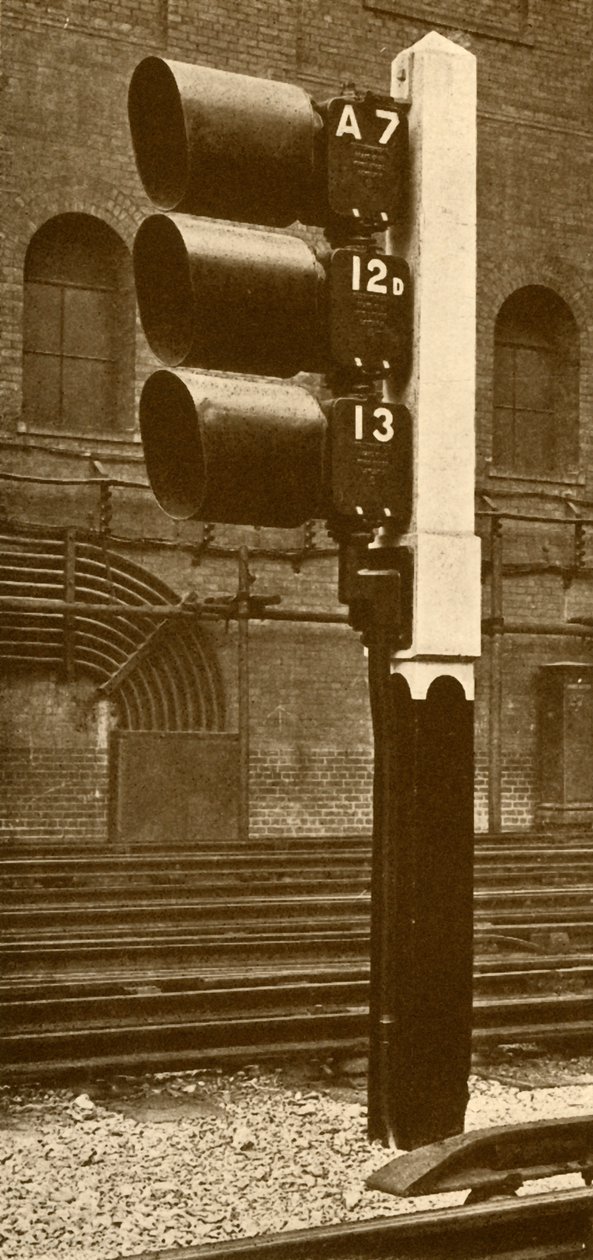 Señales de lámpara eléctrica, con sombras para uso diurno, en la estación de Baker Street, Metropolitan Railway, 193 de Unbekannt