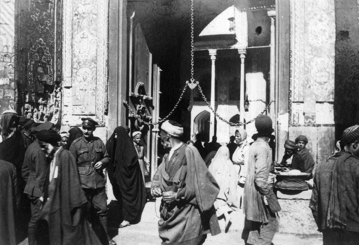 Entrada a la mezquita de Kazimain, Irak, 1917-1919 de Unbekannt