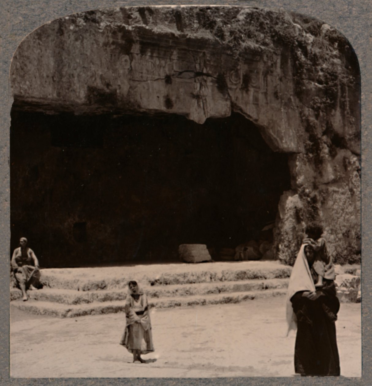 Entrada a las Tumbas de los Jueces, c1900 de Unbekannt