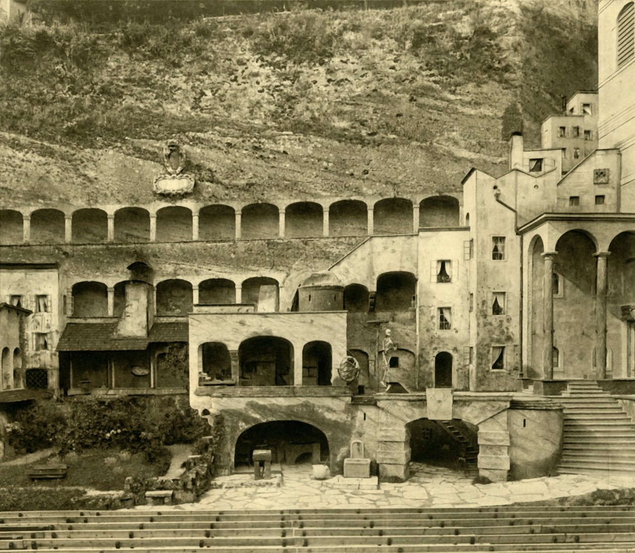 Ciudad de Fausto en la Felsenreitschule, Salzburgo, Austria, c1935 de Unbekannt