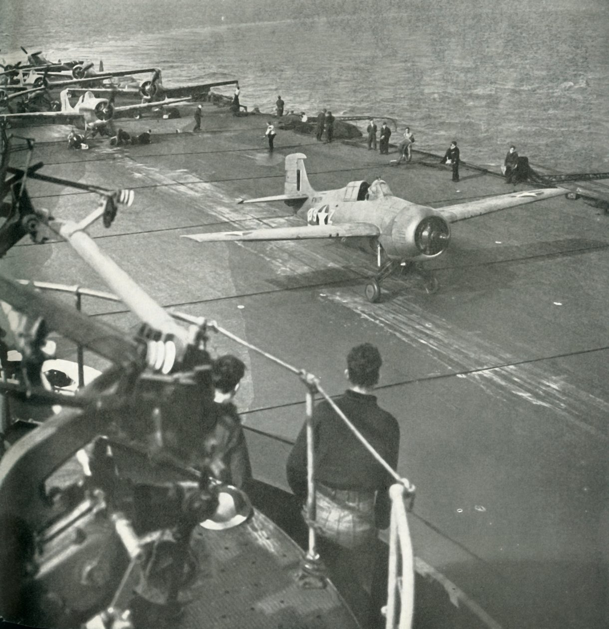 Aviones de combate a bordo de un portaaviones, Segunda Guerra Mundial, c1943 de Unbekannt