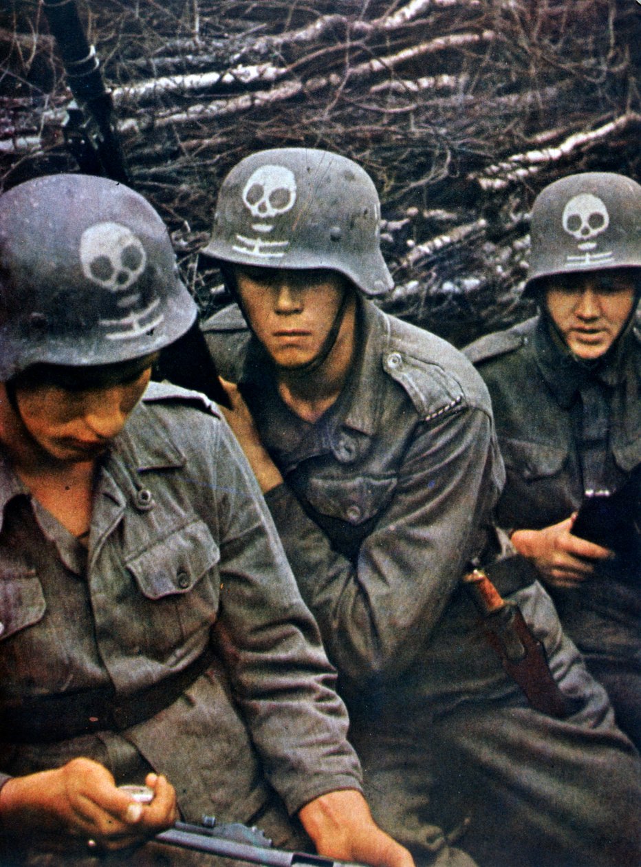 Soldados finlandeses de un regimiento de infantería, 1943 de Unbekannt