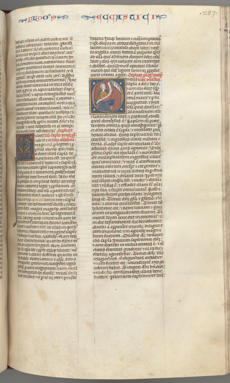 Fol. 257r, Eclesiástico, inicial historiada O, Sirach sentado con un pergamino, busto de Dios arriba de Unbekannt