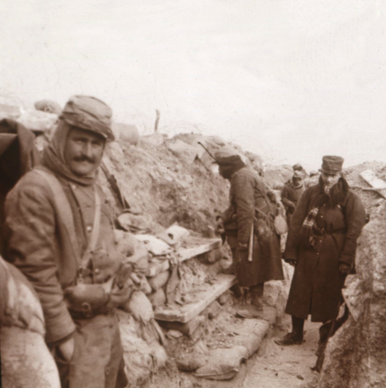 Soldados franceses en las trincheras, Perthes, norte de Francia, c1914-c1918 de Unbekannt