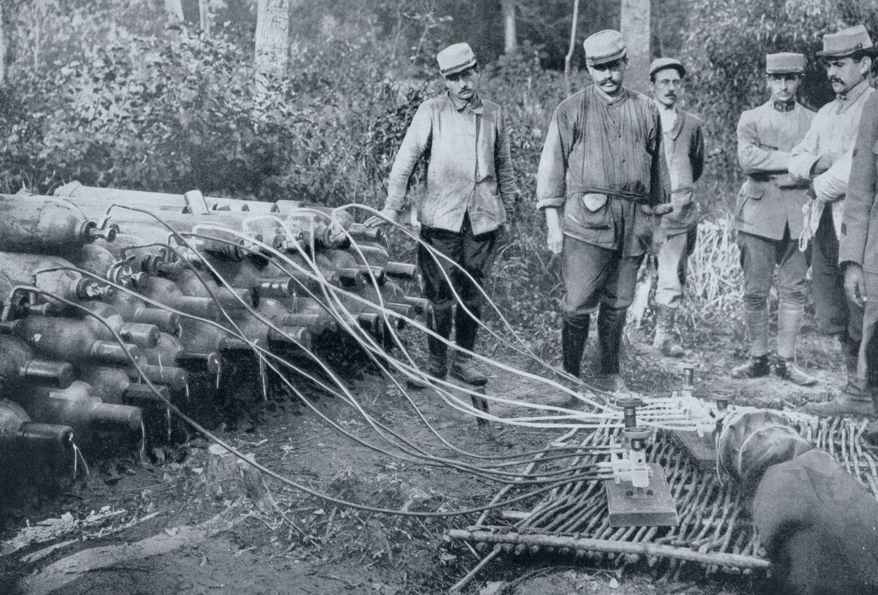 Soldados franceses con cilindros de gas, Primera Guerra Mundial, 1915 de Unbekannt