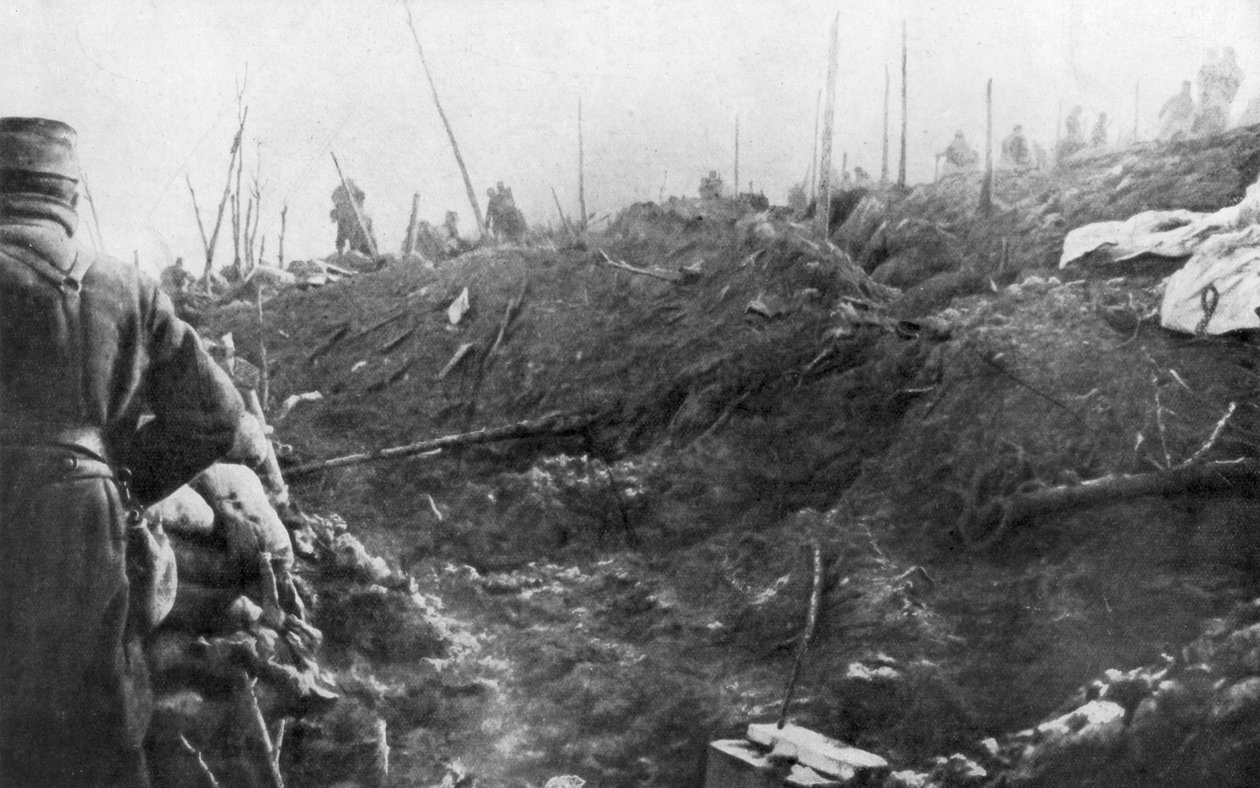 Tropas francesas preparándose para un contraataque alemán, cresta de Eparges, cerca de Verdún, Francia, agosto de 1915 de Unbekannt