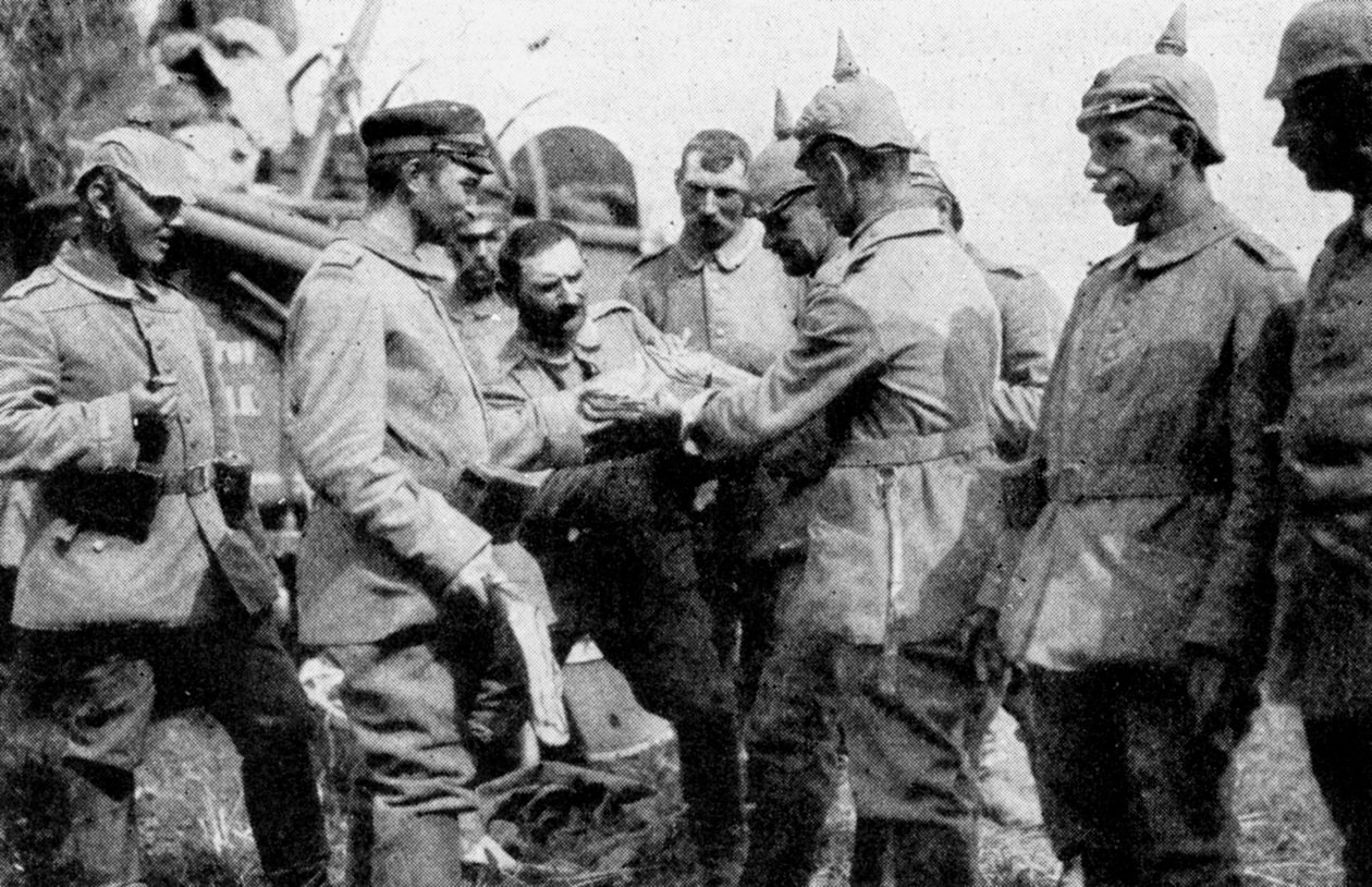 Tropas alemanas deteniéndose para el almuerzo en camino a Bruselas, Primera Guerra Mundial, 1914 de Unbekannt