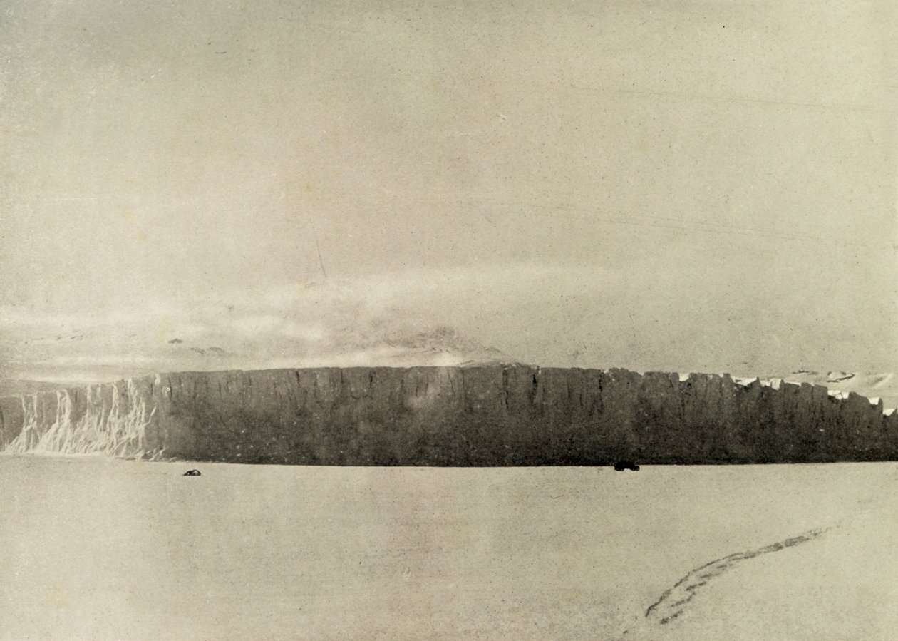 Glaciar al sur del Cabo Barne, con motor viajando sobre el hielo marino, c1908, 1909 de Unbekannt