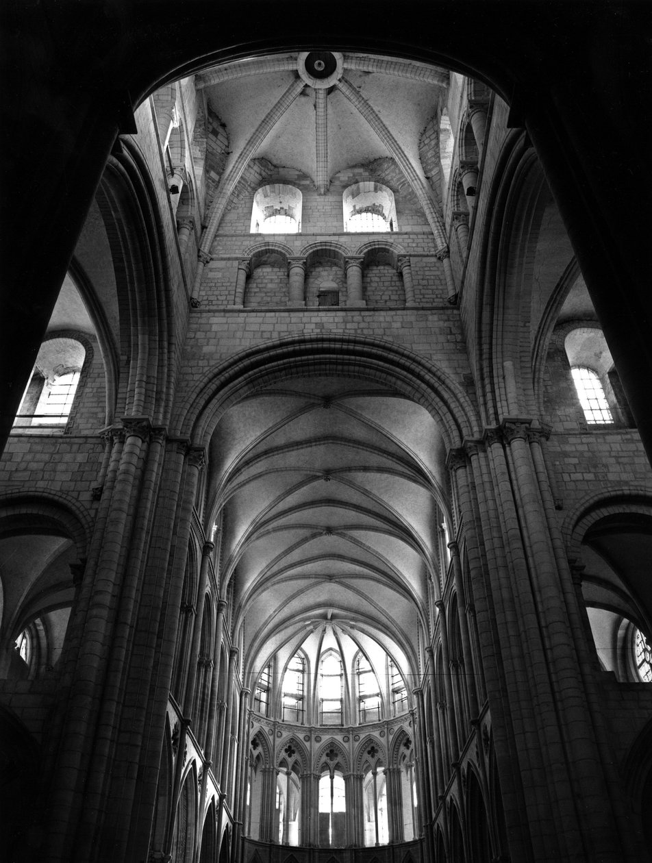 Arte gótico: las bóvedas de la nave y el coro. Iglesia de San Esteban, Caen (Calvados) de Unbekannt