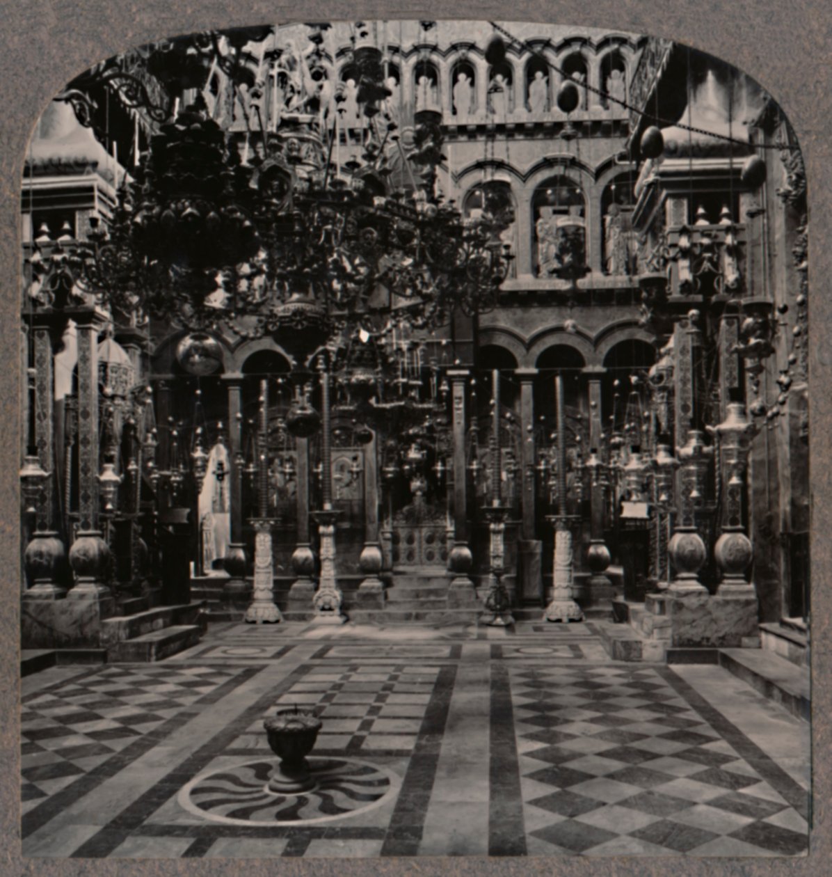 Catedral griega en la Iglesia del Santo Sepulcro, Jerusalén, c1900 de Unbekannt