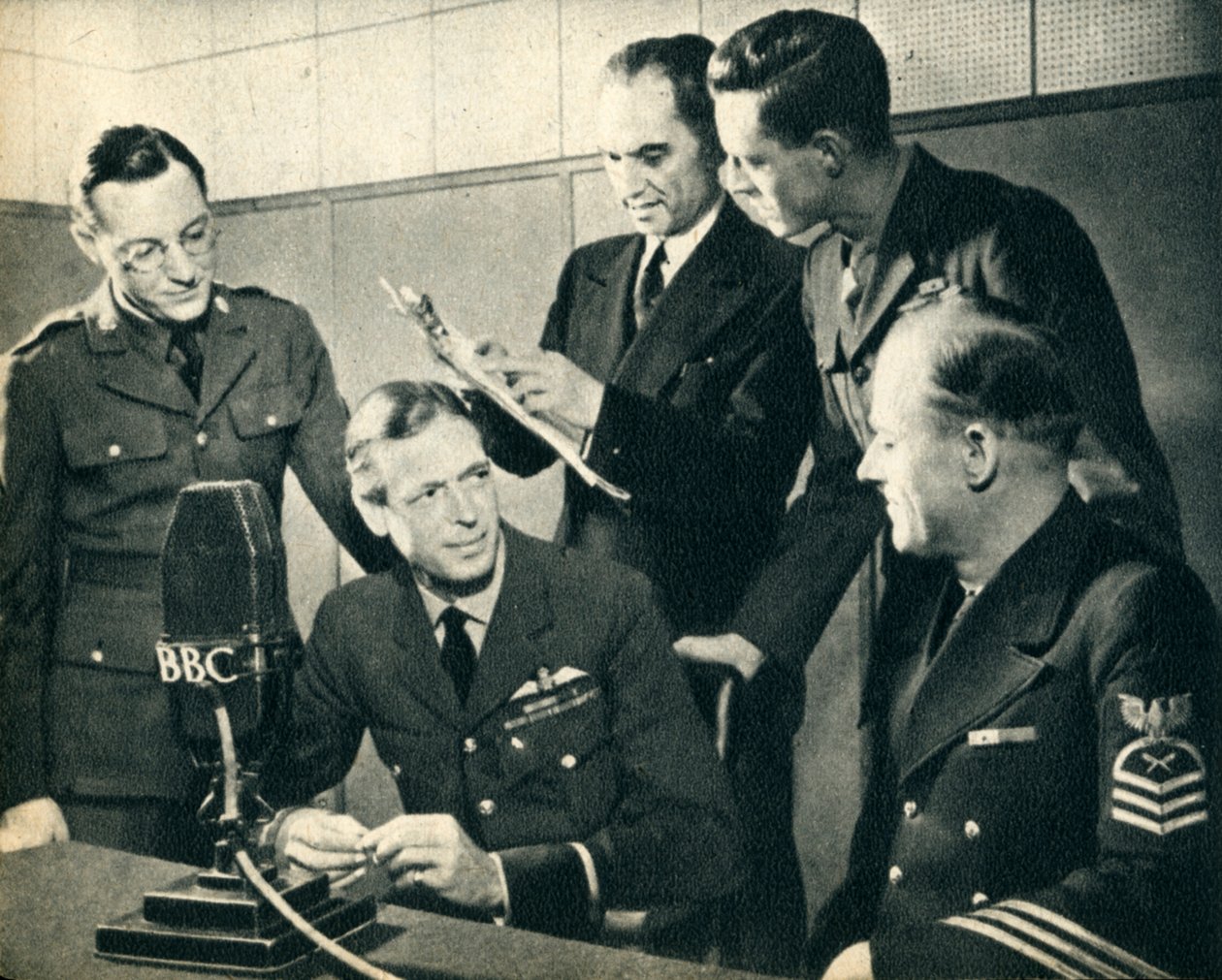 S.A.R. el difunto Duque de Kent participando en el Día de la Independencia de Estados Unidos, 1942 de Unbekannt