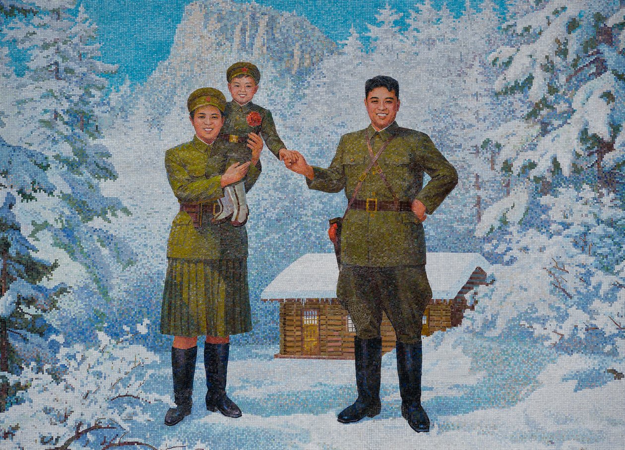 Familia Feliz. Kim Il-sung y su esposa Kim Jong-suk con su hijo Kim Jong-Il, años 1960 de Unbekannt
