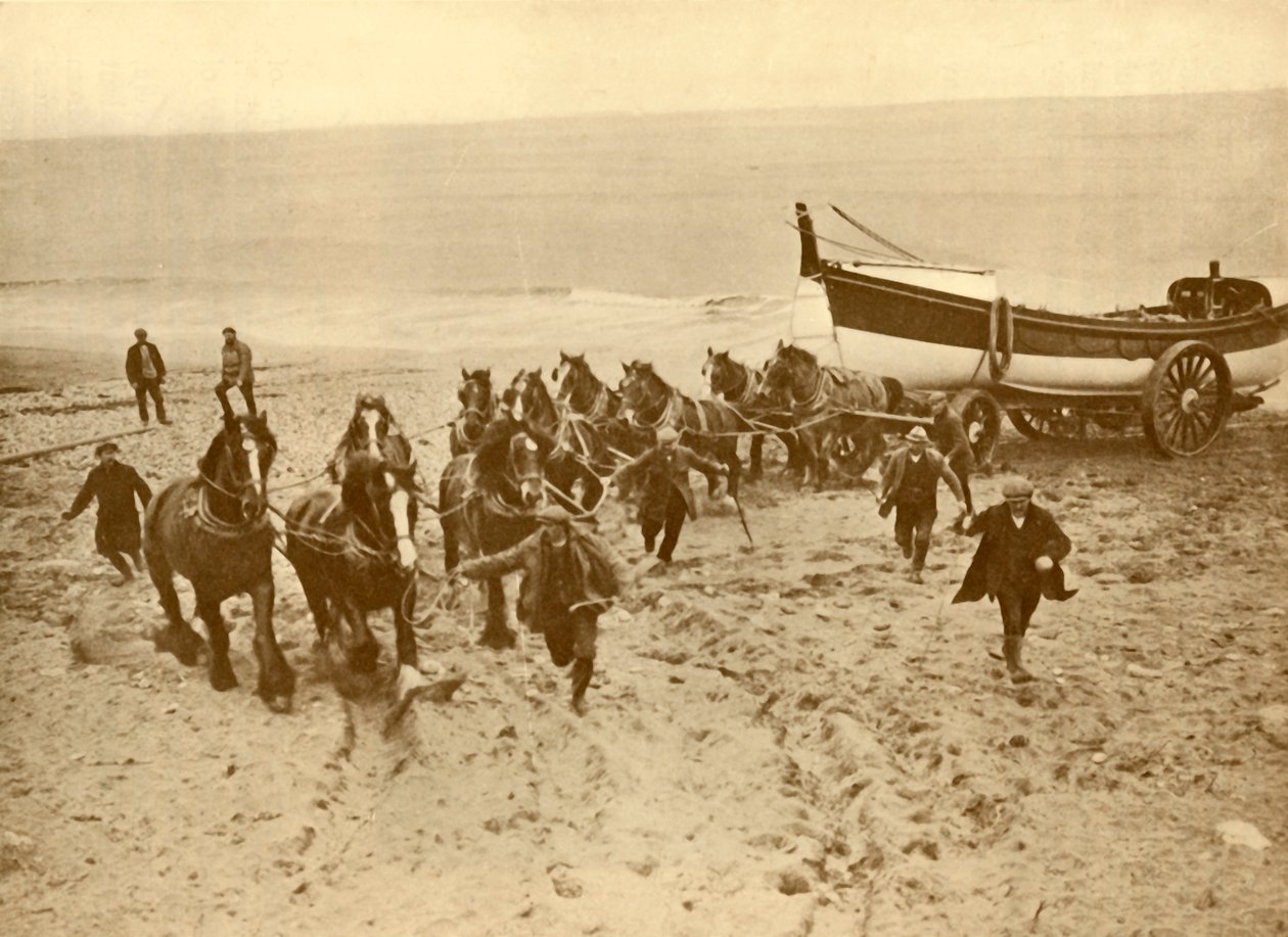 Arrastrando el bote salvavidas, c. 1930 de Unbekannt