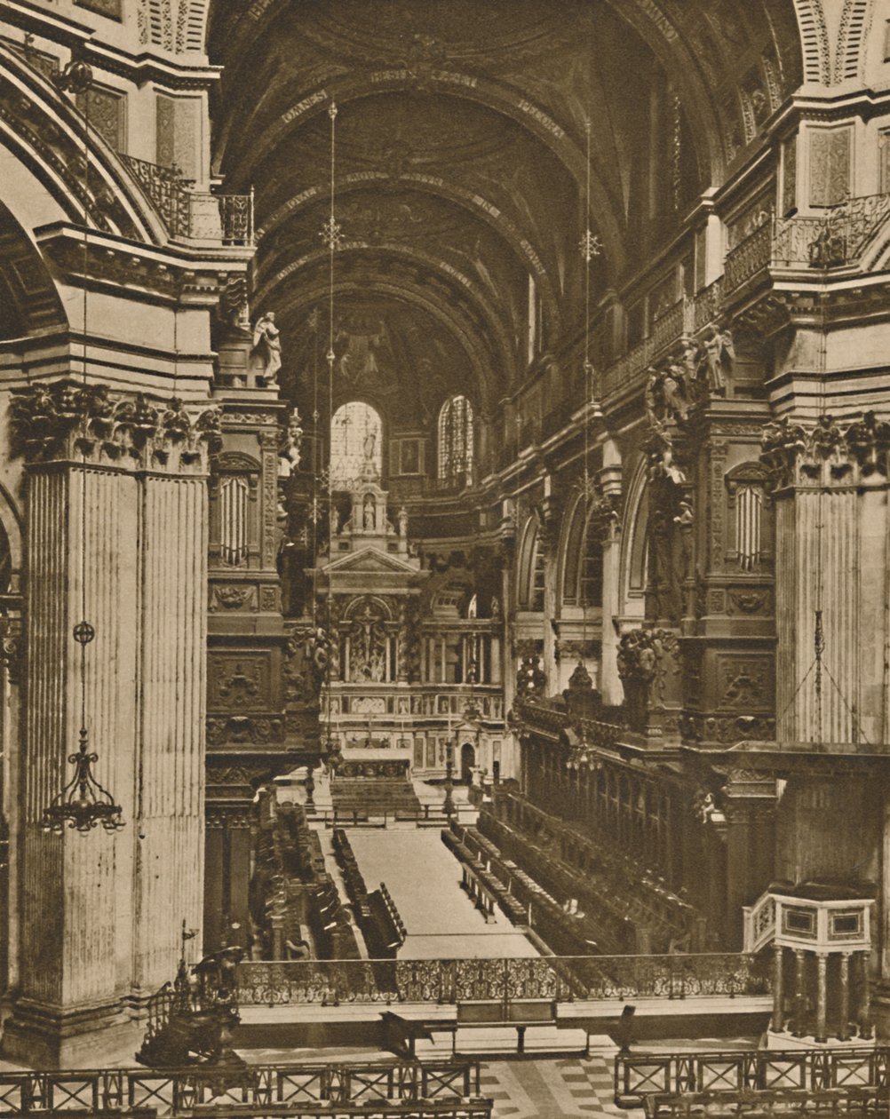 Altar Mayor de San Pablo visto desde la larga vista del coro, c1935 de Unbekannt