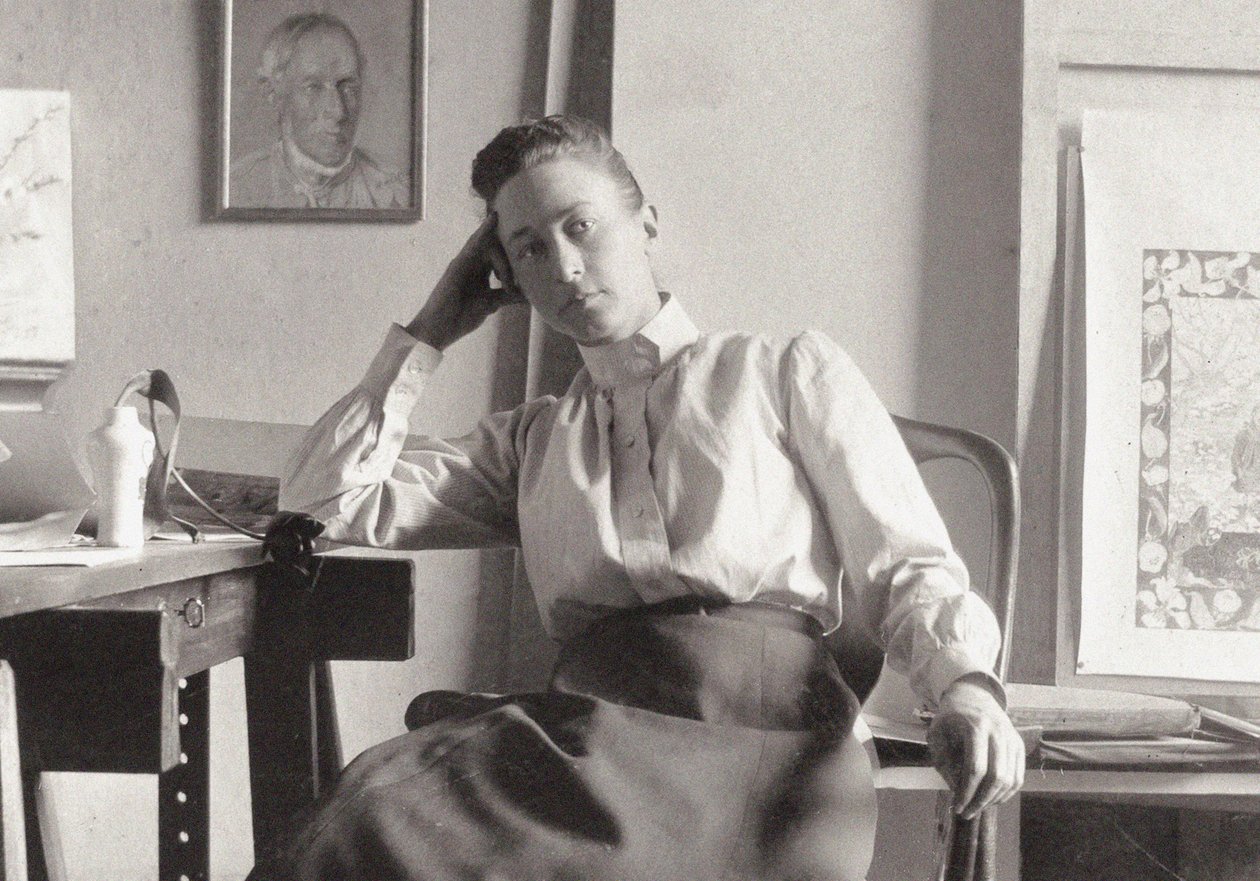 Hilma af Klint en su estudio en Hamngatan, Estocolmo de Unbekannt