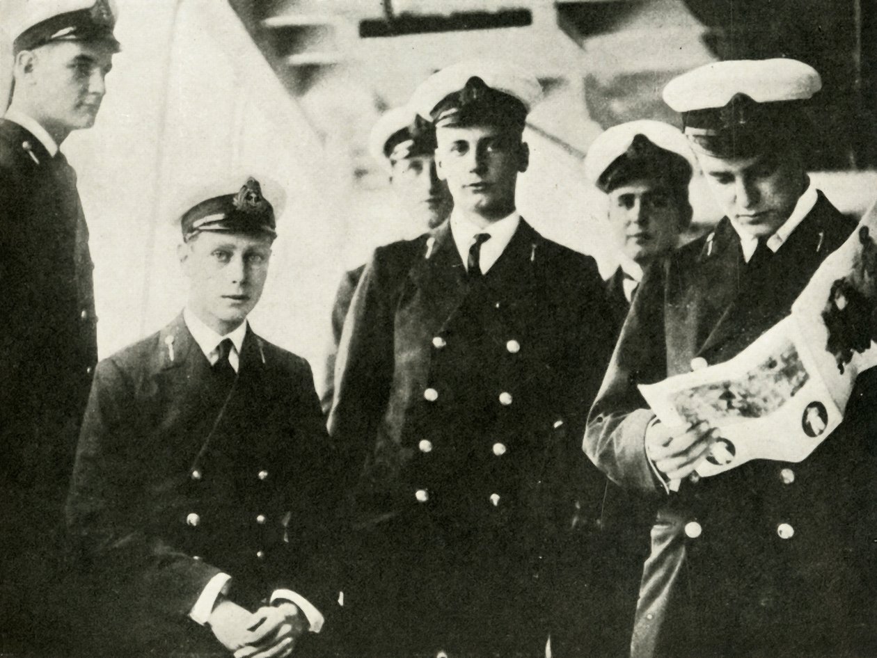 Su Majestad sentado entre sus compañeros cadetes de Unbekannt