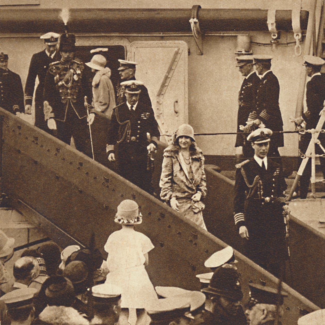 De vuelta a casa - El Duque y la Duquesa desembarcando en Portsmouth el 27 de junio de 1927, 1937 de Unbekannt