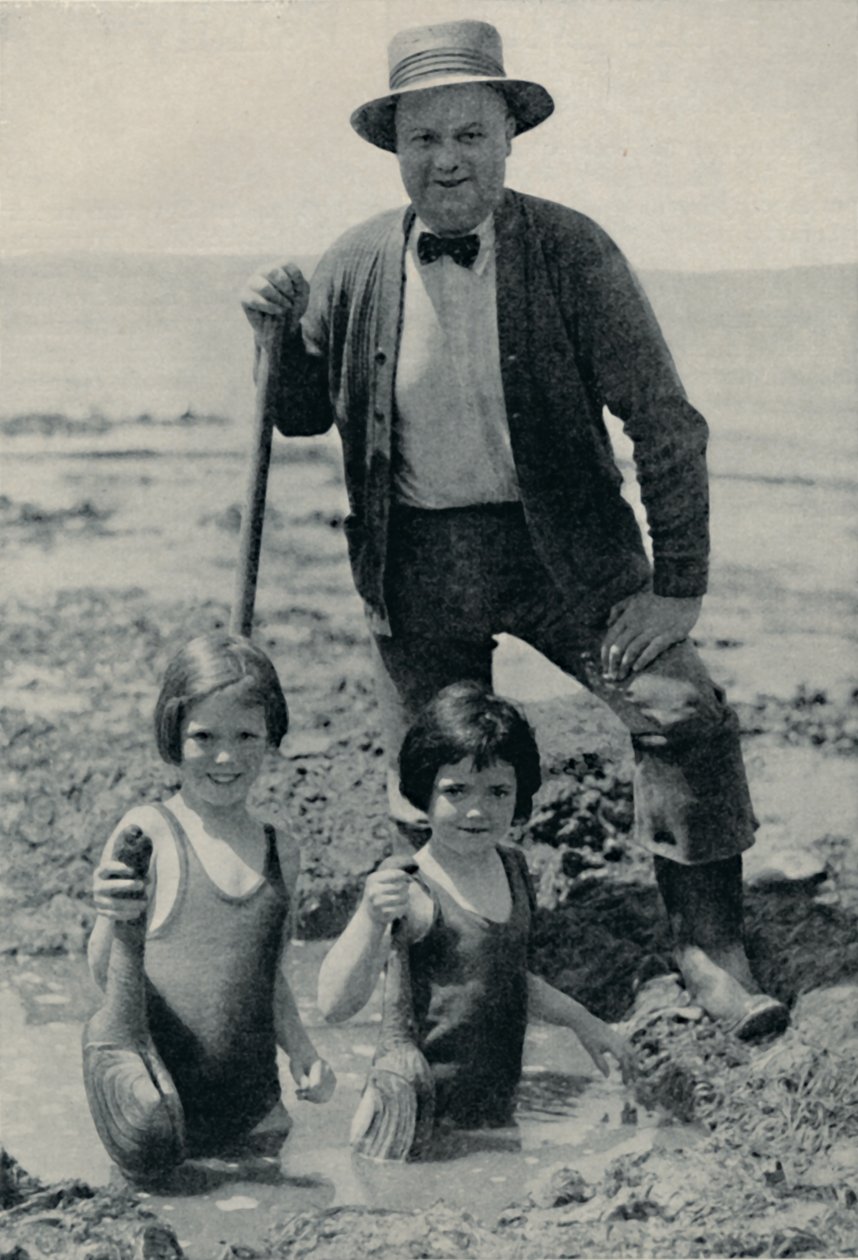 Cazando la esquiva almeja geoduck en Puget Sound, c1935 de Unbekannt