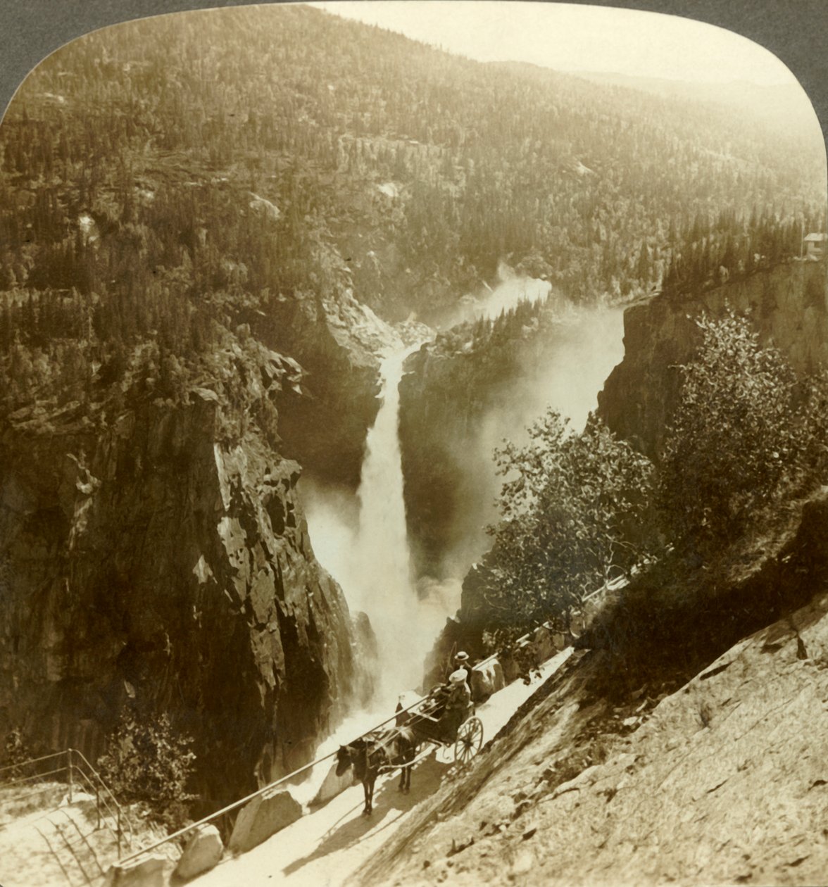 Imponente belleza de Rjukanfos envuelta en spray, la caída espumosa, Noruega, c1905 de Unbekannt