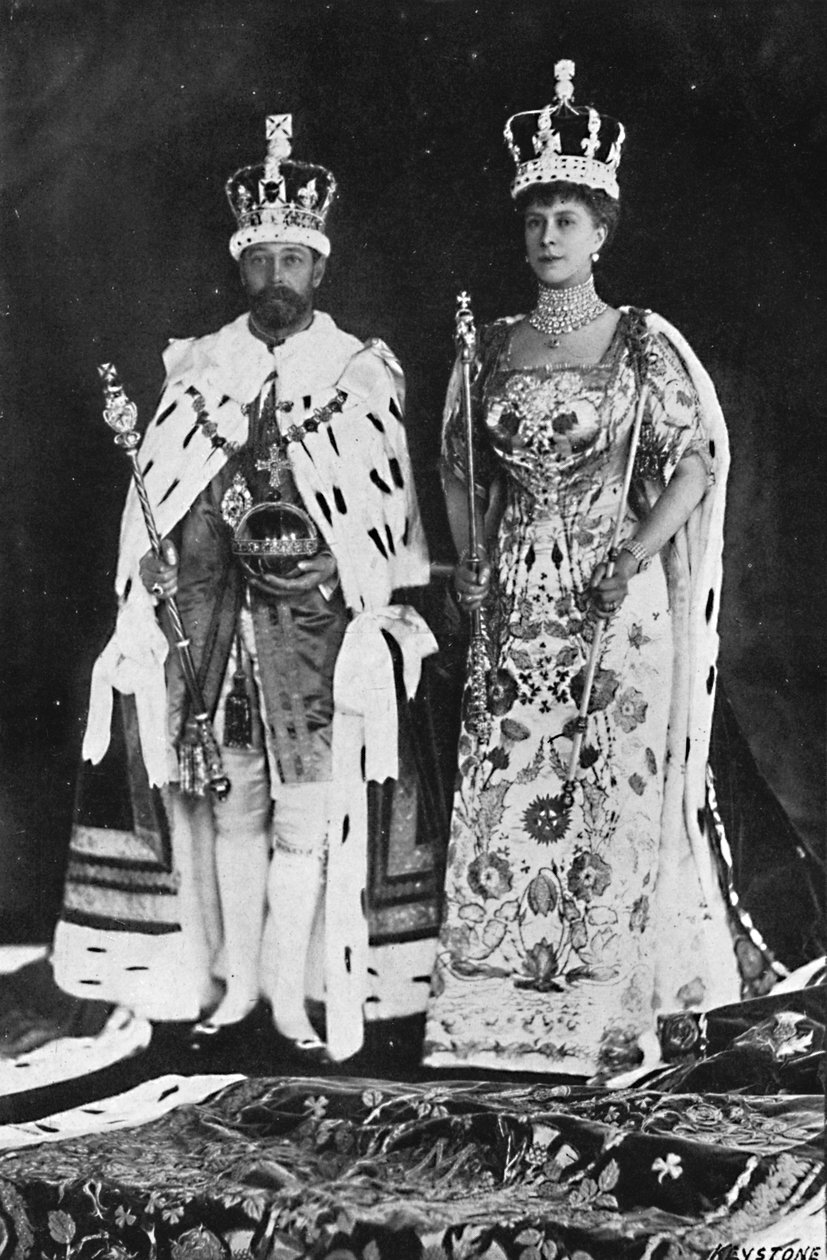 En la primavera de 1910, murió el Rey Eduardo VII, en marzo de 1911, fue coronado el Rey Jorge V, 1911, 1945 de Unbekannt