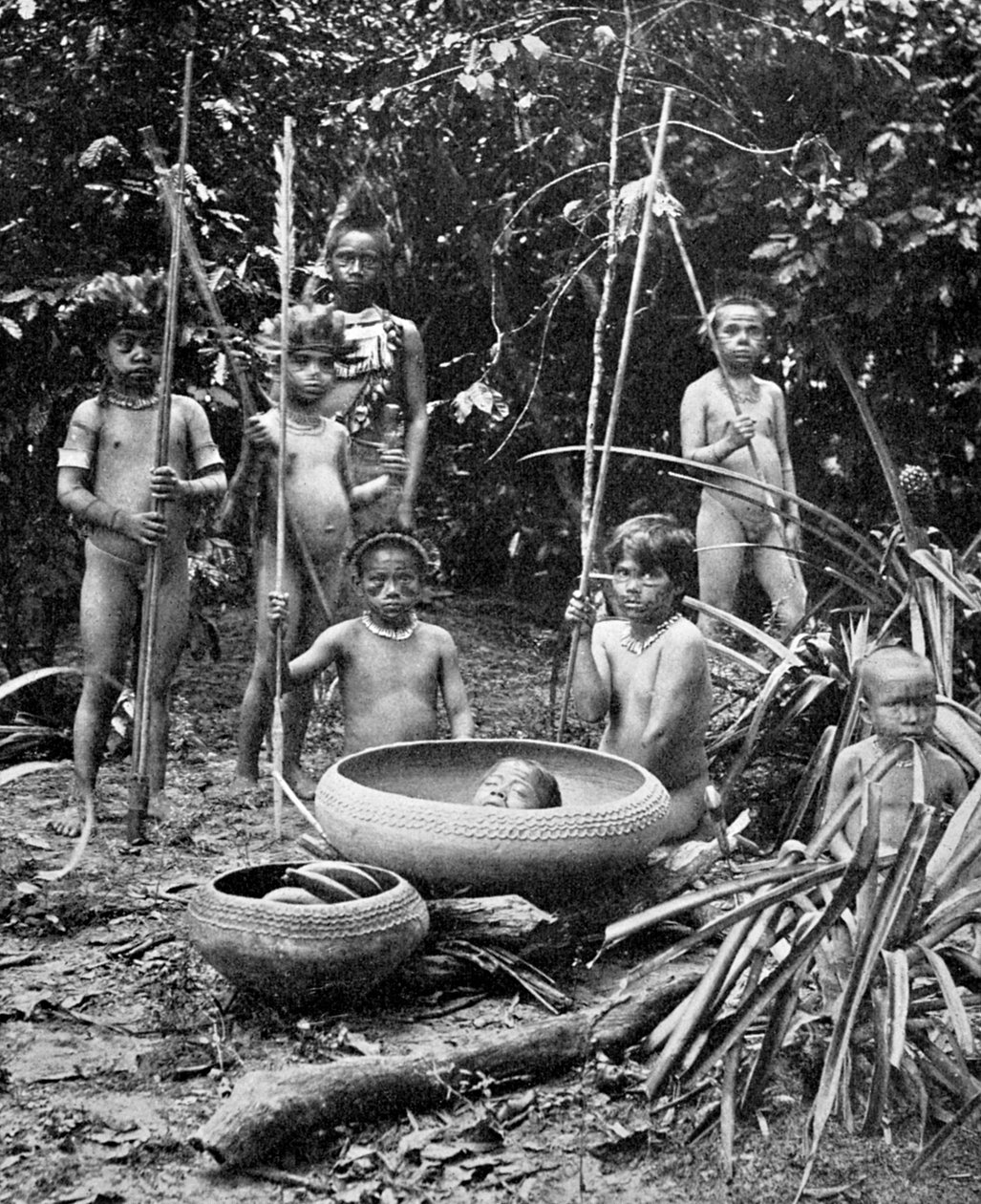 Indios del río Putumayo con una cabeza decapitada, Amazonia de Unbekannt