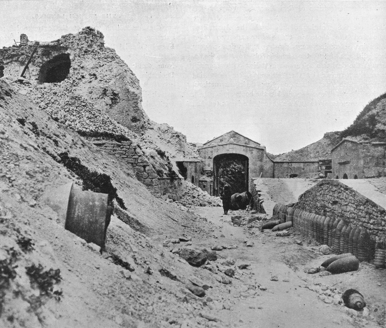 Dentro de la fortaleza destruida de Sedd el Bahr de Unbekannt