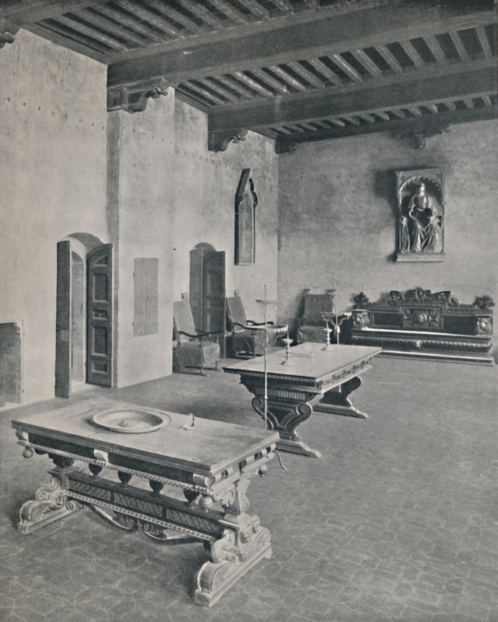 Interior del Palazzo Davanzati, Florencia. Con dos mesas del siglo XVI, 1928 de Unbekannt
