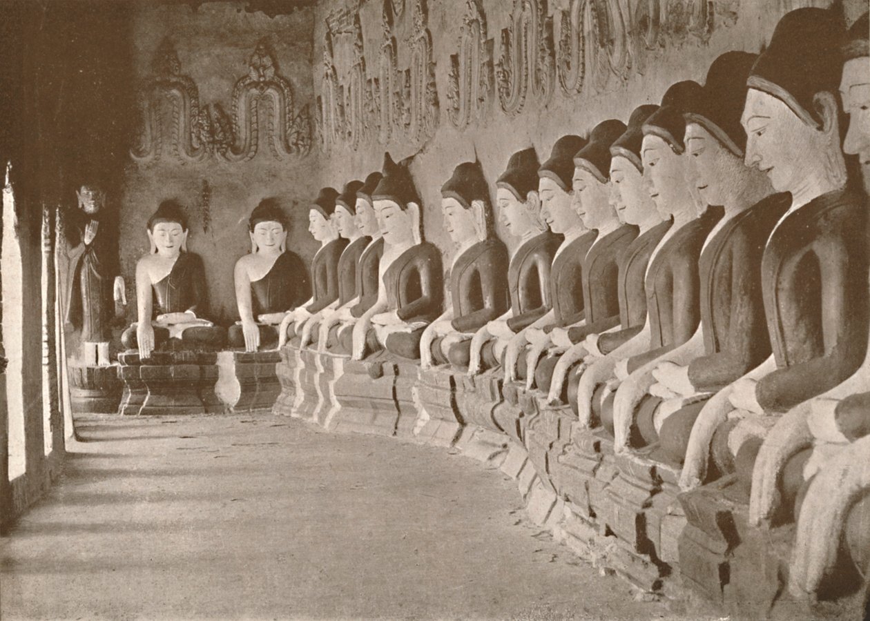 Interior del templo budista, Sagaing, 1900 de Unbekannt