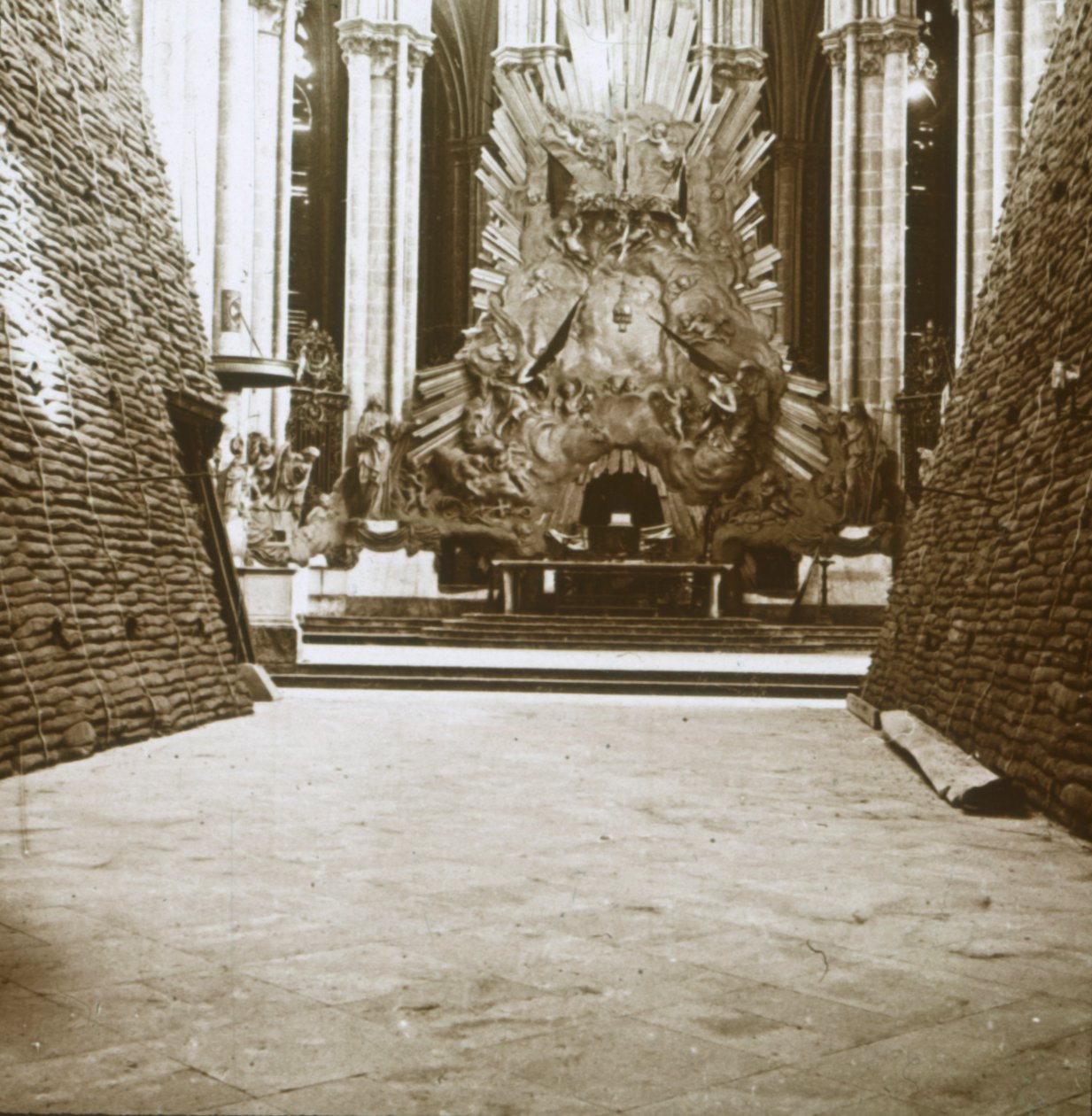 Interior de la catedral, Amiens, norte de Francia, c1914-c1918 de Unbekannt