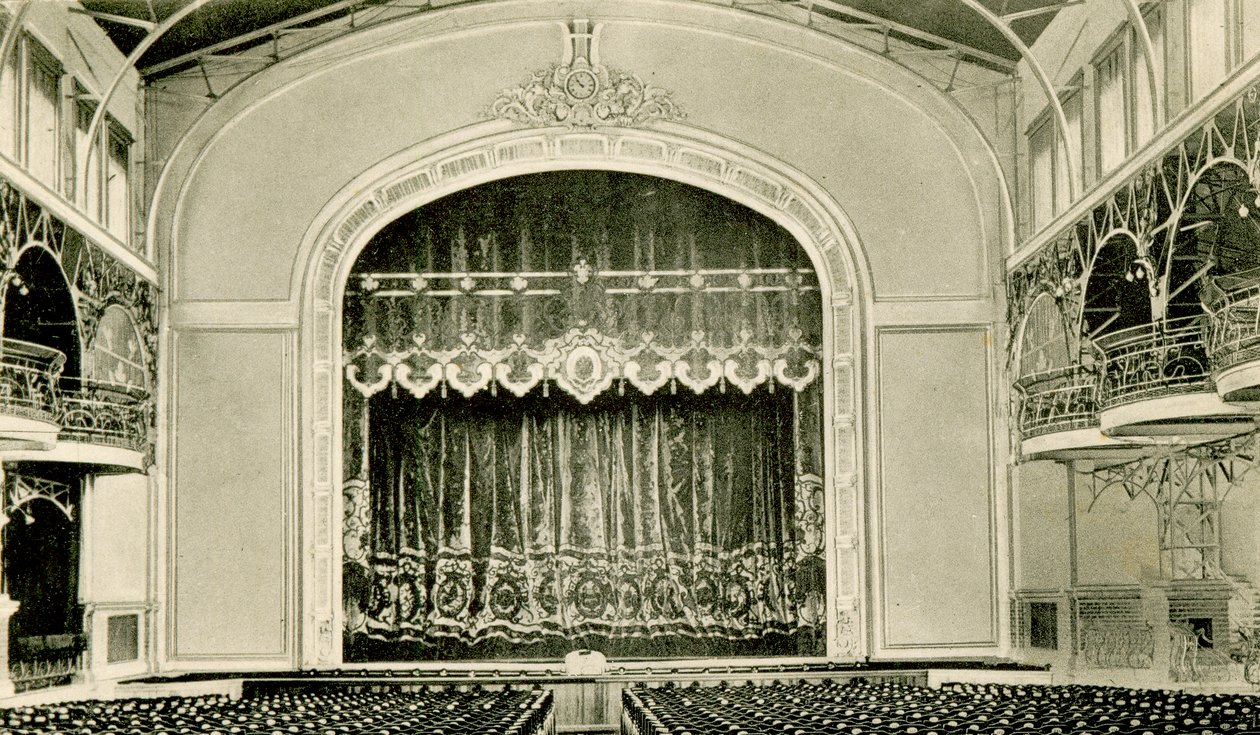 Vista interior del teatro en la Casa del Pueblo Nicolás II, San Petersburgo, Rusia, 1900s de Unbekannt
