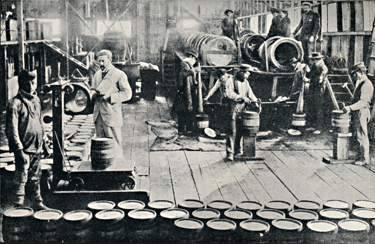Yodo siendo preparado para el envío en las salitreras de Tarapacá, 1911 de Unbekannt