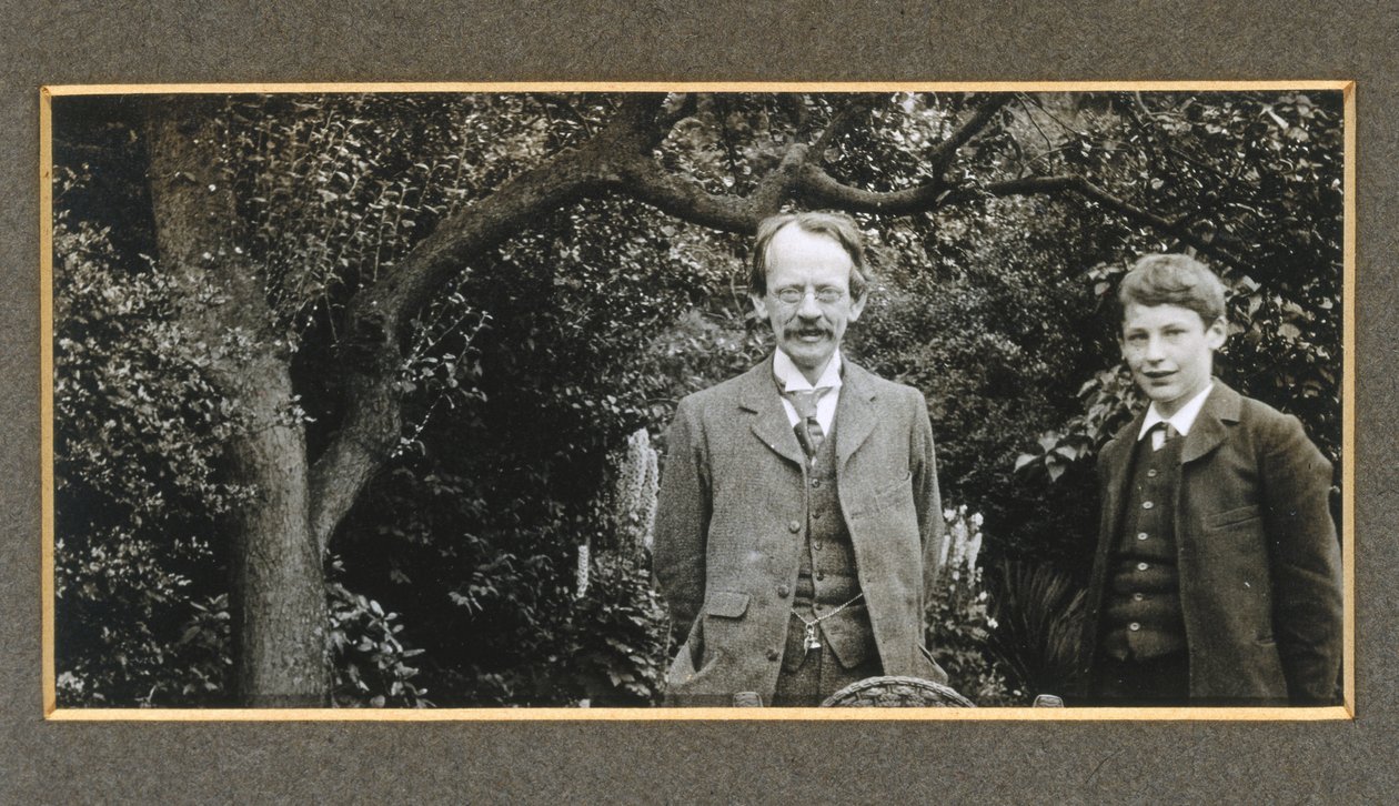 J J Thomson con su hijo, George, c. 1909 de Unbekannt
