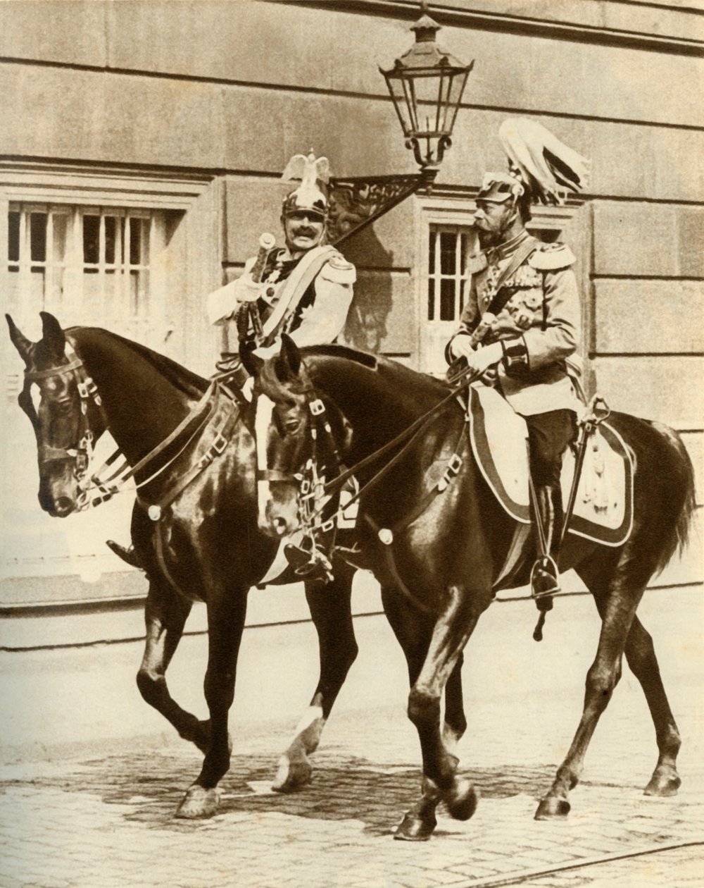 Kaiser Wilhelm II y el Rey Jorge V en Berlín, Alemania, 1911, 1935 de Unbekannt