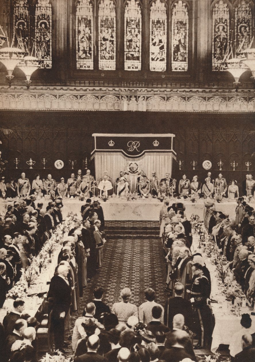 El rey Jorge VI y la reina Isabel asistiendo a un almuerzo para celebrar la coronación, 1937 de Unbekannt