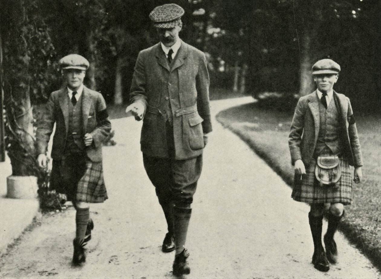 El Rey Jorge VI y el Ex-Rey Eduardo VIII con el Sr. Hansel Su Tutor, 1911, 1937 de Unbekannt