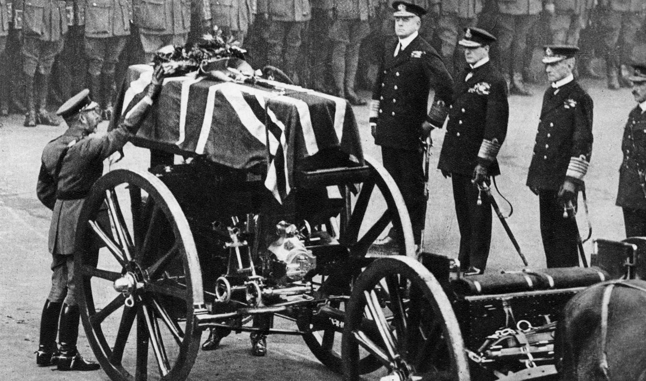 El Rey Jorge V coloca una corona en el ataúd de un soldado desconocido, Whitehall, Londres, c1930s de Unbekannt