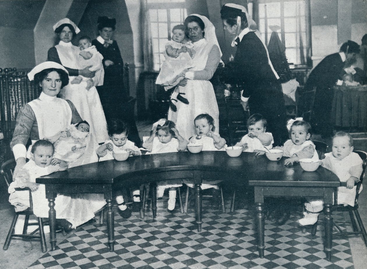 Guardería Kingsway Hall para niños con padres en la guerra y madres que están trabajando, 1914 de Unbekannt