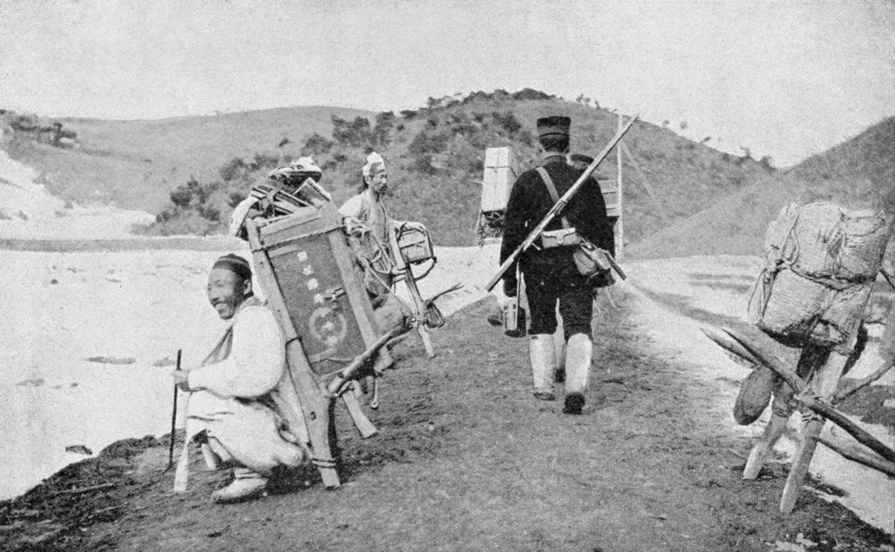 Coolies coreanos actuando como porteadores para soldados japoneses, Guerra Ruso-Japonesa, 1904-5 de Unbekannt