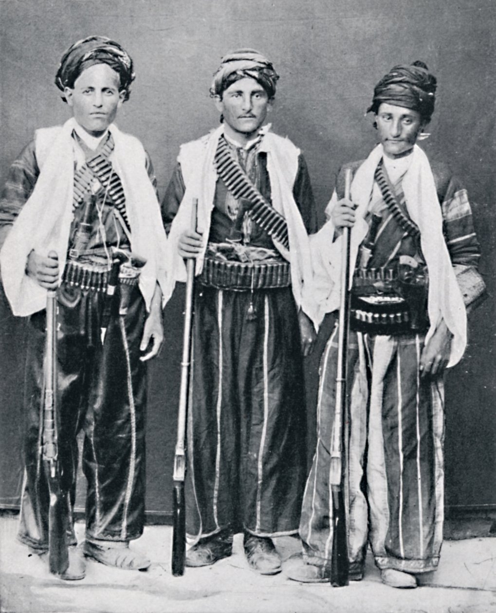 Bandidos de montaña kurdos, Armenia, 1902 de Unbekannt
